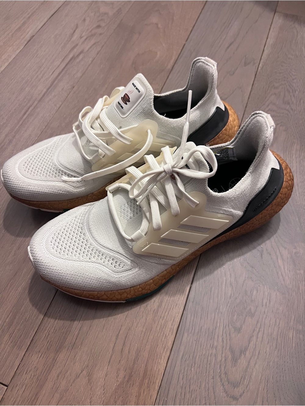 Women’s Adidas Ultraboost 22 natural. White Sneakers with Gum-Colored Midsole